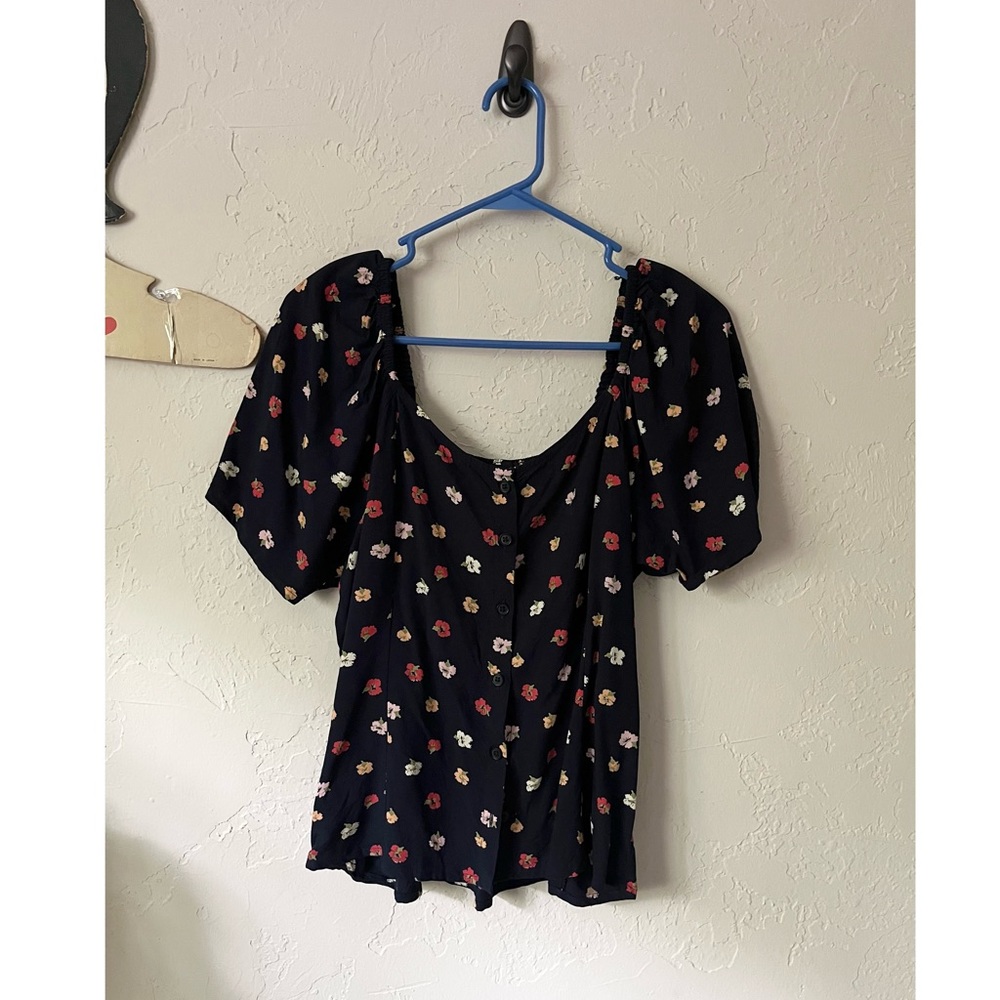 Madewell seamed button down shirt. Medium